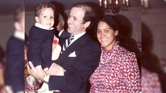an old photograph of Pete wentz as a kid with his parents, Dale and Pete Wentz II